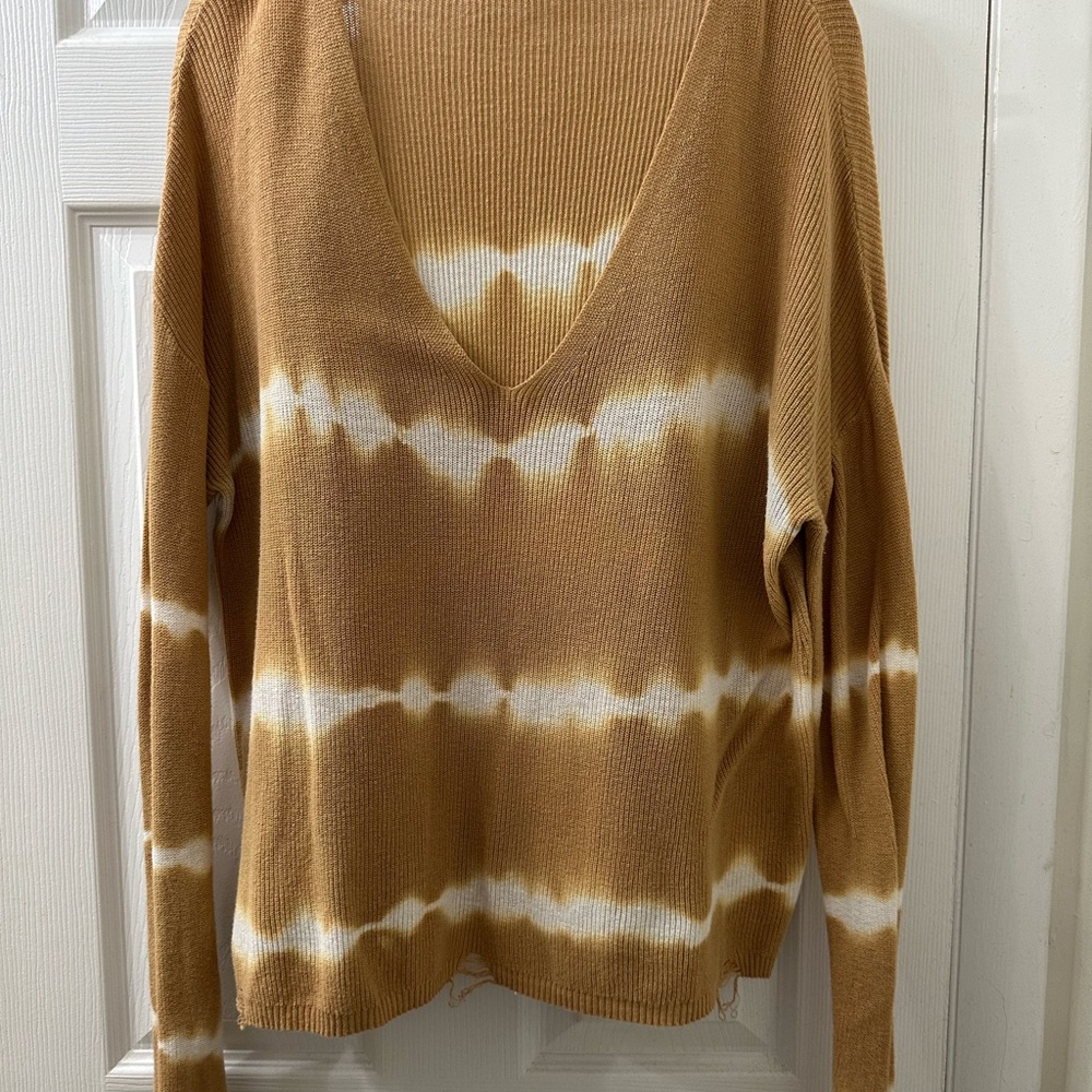 Fate V-Neck Sweater in Warm Brown and Cream